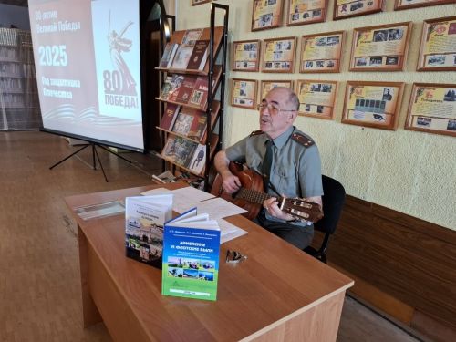 Лаишевские студенты встретились с офицером – автором книг и песен