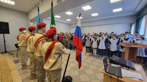 Участник СВО открыл Год защитника Отечества в Лаишевской школе № 2