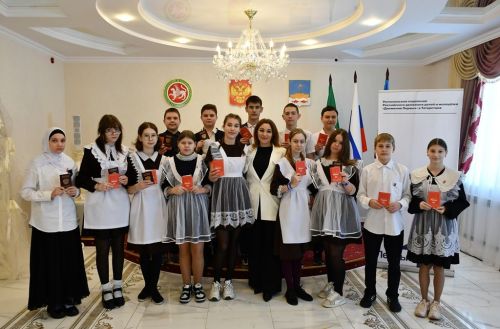 В Лаишевском отделе ЗАГС вручали паспорта