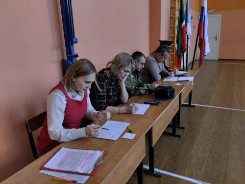 Смотр строя и песни посвятили Дню защитника Отечества