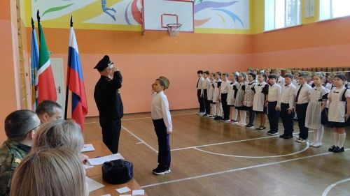Смотр строя и песни посвятили Дню защитника Отечества