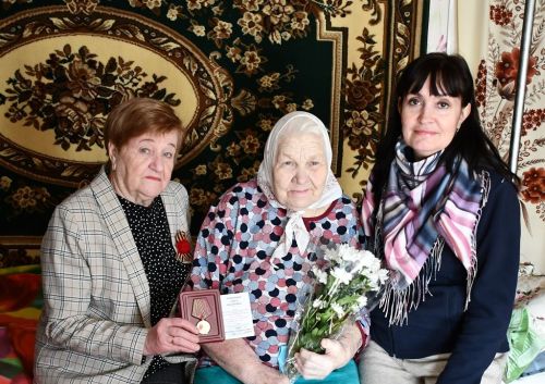 Почетным жителям Лаишева вручили юбилейные медали