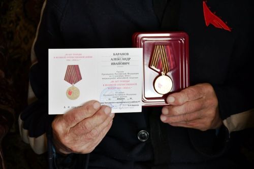 Почетным жителям Лаишева вручили юбилейные медали