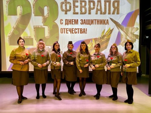 Никольский «Служу Отечеству» дип аталган концертта батырлык турында җырлый