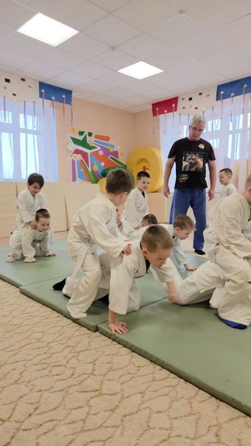 Спортивные соревнования в детском саду «Ромашка» посвятили мамам