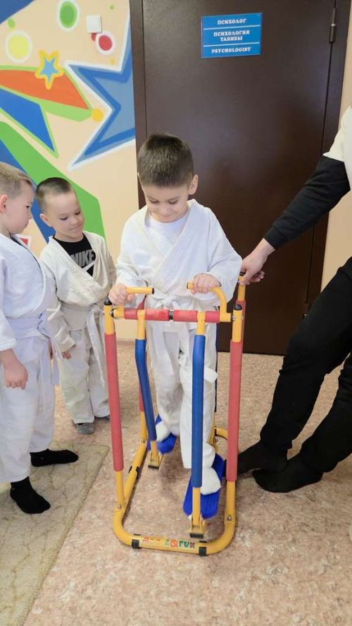 Спортивные соревнования в детском саду «Ромашка» посвятили мамам