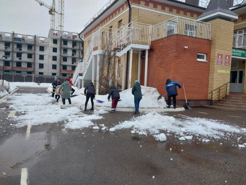Лаишево выходит на борьбу со снегом: впереди общегородской субботник