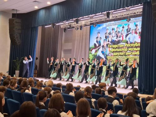 В Лаишевском районе выступил заслуженный артист России Айдар Файзрахманов