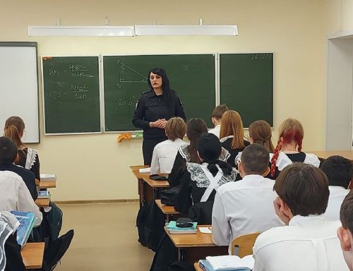 Лаишевские восьмиклассники встретились с инспектором по делам несовершеннолетних