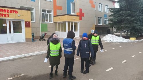 Каникулы без опасности: Юидовцы села Нармонка призывают носить фликеры