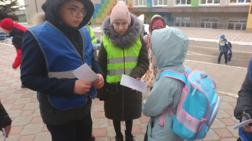 Каникулы без опасности: Юидовцы села Нармонка призывают носить фликеры