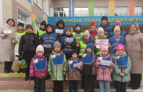 Каникулы без опасности: Юидовцы села Нармонка призывают носить фликеры