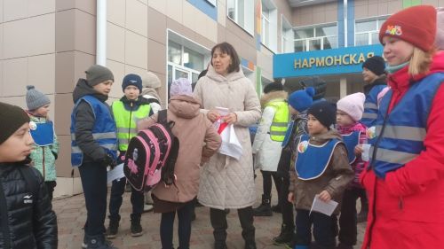 Каникулы без опасности: Юидовцы села Нармонка призывают носить фликеры