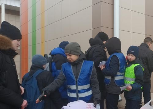Каникулы без опасности: Юидовцы села Нармонка призывают носить фликеры