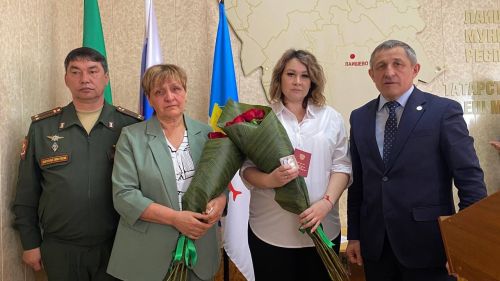 Семьям погибших участников СВО из Лаишевского района вручили награды