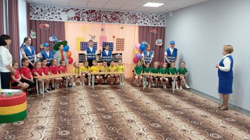 Играя, обучают безопасному поведению на дороге