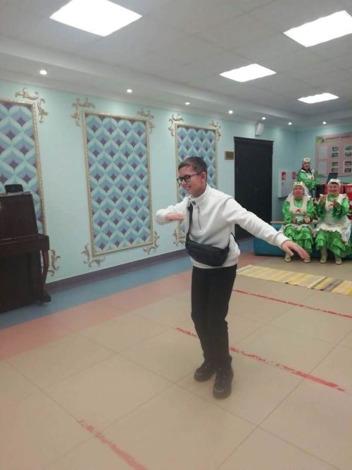 Ансамбль «Бибинур» приветствовал школьников из Краснодара