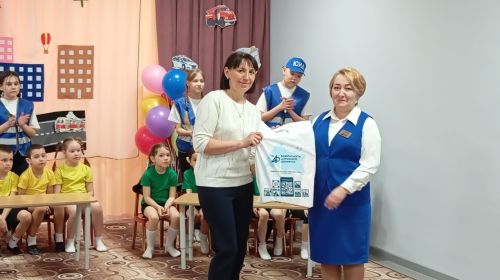 Играя, обучают безопасному поведению на дороге