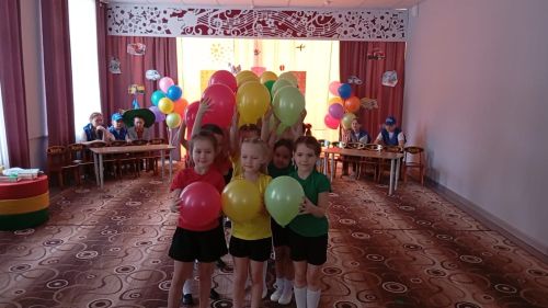 Играя, обучают безопасному поведению на дороге