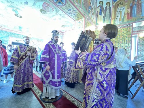 В селе Среднее Девятово состоялось архиерейское богослужение в честь преподобного Алексия Человека Божия
