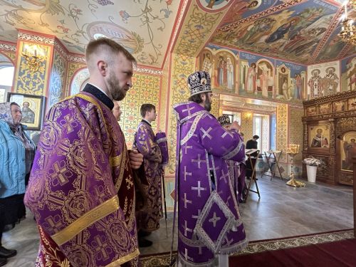 В селе Среднее Девятово состоялось архиерейское богослужение в честь преподобного Алексия Человека Божия