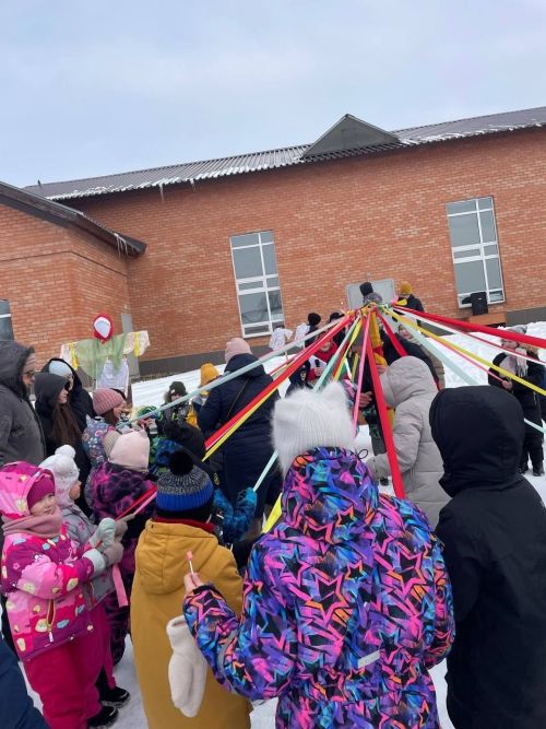 На Масленицу селе Нармонка Лаишевского района собирали бусы из баранок