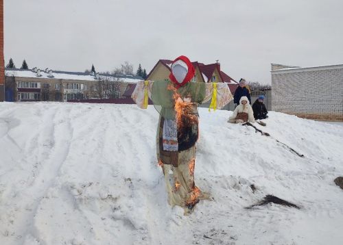 На Масленицу селе Нармонка Лаишевского района собирали бусы из баранок