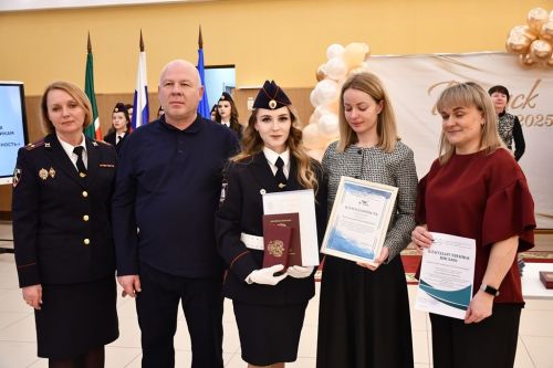 Первому выпуску студентов-правоохранителей ЛТЭТ вручили дипломы