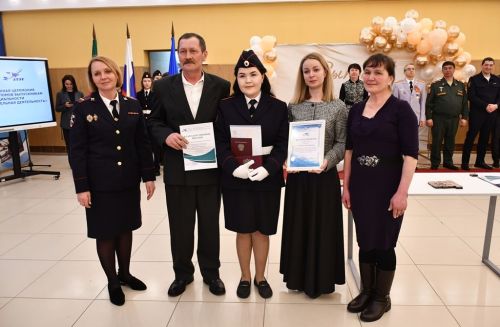Первому выпуску студентов-правоохранителей ЛТЭТ вручили дипломы