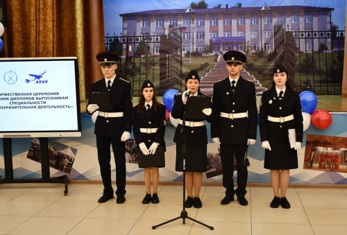 Первому выпуску студентов-правоохранителей ЛТЭТ вручили дипломы