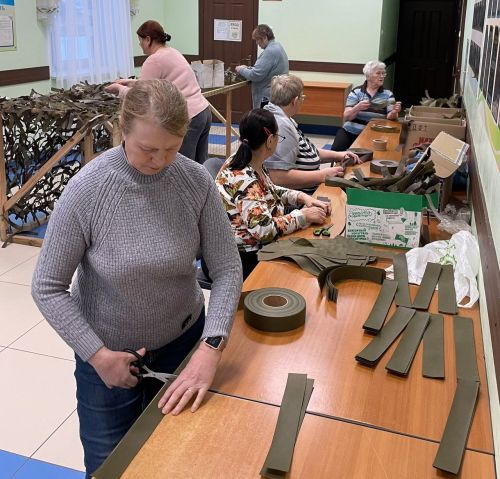 Волонтеры Лаишевского района делятся своими успехами в пошиве маскировочных сетей