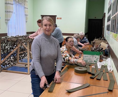 Волонтеры Лаишевского района делятся своими успехами в пошиве маскировочных сетей