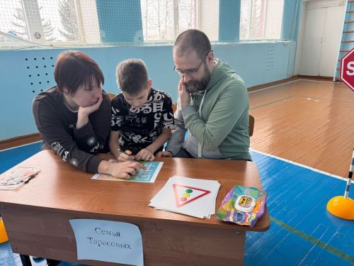 В Пелевской школе состоялись спортивные соревнования «Папа, мама, я — ПДДшная семья!»