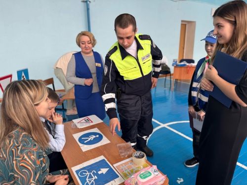 В Пелевской школе состоялись спортивные соревнования «Папа, мама, я — ПДДшная семья!»