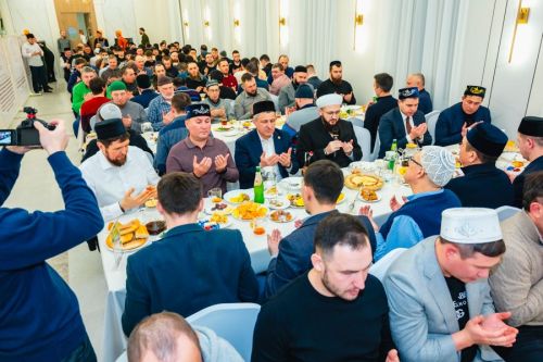 Муфтий Татарстана Камиль хазрат Самигуллин посетил ифтар Лаишевского района