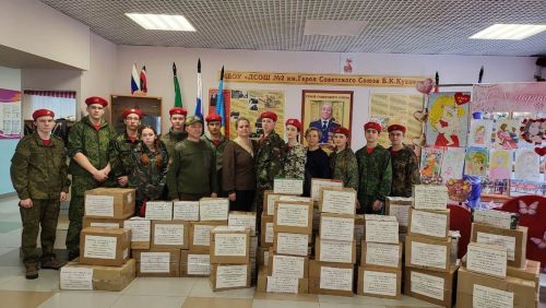 Лаеш укучылары җыелган акчаларны «Үзебезнекеләргә ярдәм» фондына тапшырдылар