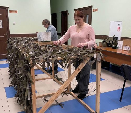 Лаеш районы волонтерлары маскировка челтәрләрен үрүдәге уңышлары белән уртаклашалар