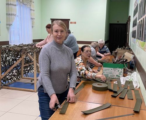 Лаеш районы волонтерлары маскировка челтәрләрен үрүдәге уңышлары белән уртаклашалар