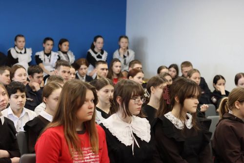 Лаишевские школьники передали собранные средства в фонд «Помощь СВОим»