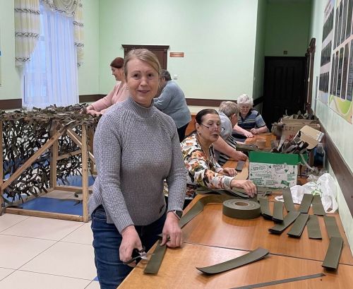 Лаеш районы волонтерлары маскировка челтәрләрен үрүдәге уңышлары белән уртаклашалар