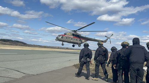 В Татарстане бойцы спецподразделений Росгвардии провели тренировку по десантированию с вертолёта