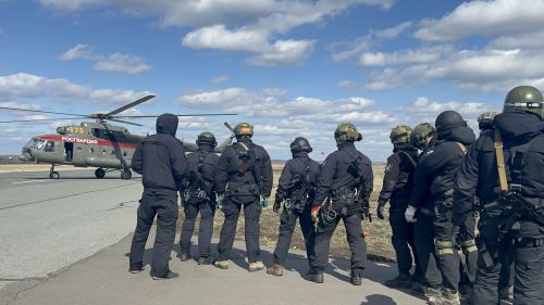 В Татарстане бойцы спецподразделений Росгвардии провели тренировку по десантированию с вертолёта