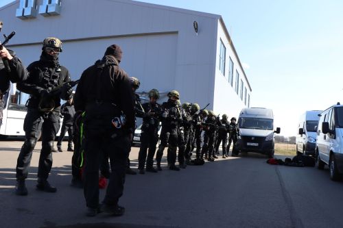 В Татарстане бойцы спецподразделений Росгвардии провели тренировку по десантированию с вертолёта