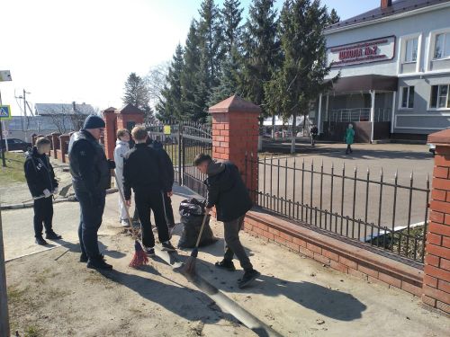 Юные герои чистого города