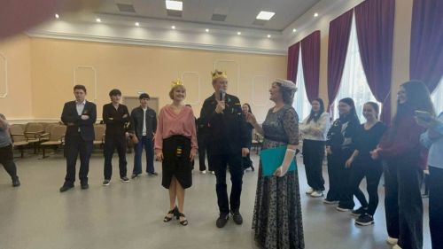 Лаеш сәнгать мәктәбендә вакыт буенча бал-сәяхәт узды