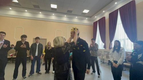 Лаеш сәнгать мәктәбендә вакыт буенча бал-сәяхәт узды