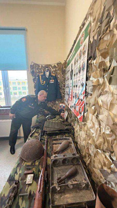 В Усадском лицее увековечили память Героя России Алексея Копунова
