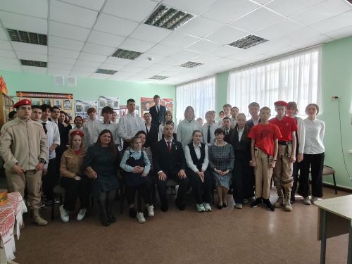 В Никольской средней школе состоялась встреча с Героем России Расимом Баксиковым