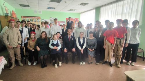 В Никольской средней школе состоялась встреча с Героем России Расимом Баксиковым