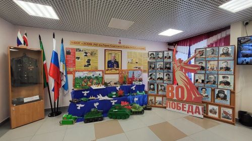 В Лаишевской школе № 2 открылась выставка, посвященная 80-летию Великой Победы